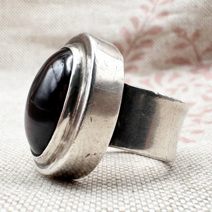 Continental 950 silver and garnet ring, size K.5 (US 5.5)
