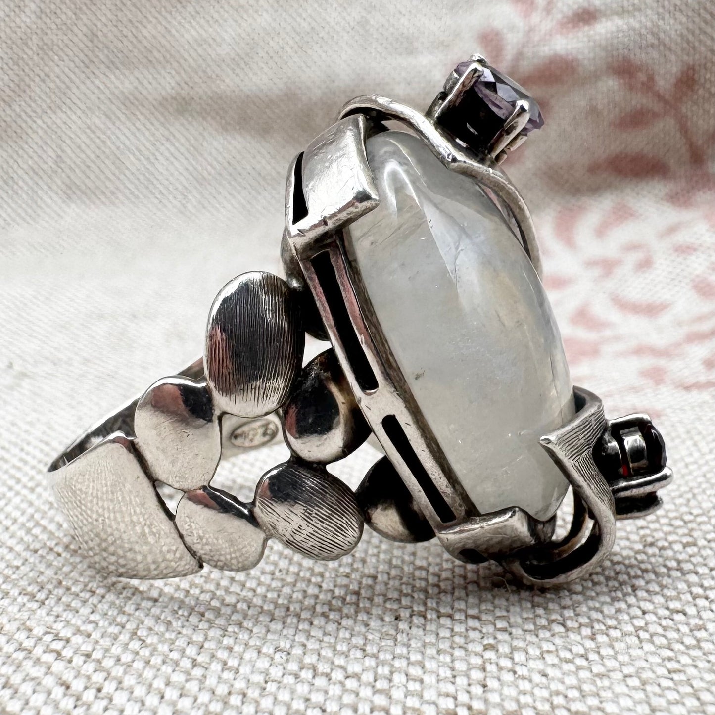 Silver moonstone ring with lilac and red stone accents, size R.5 (US 9)