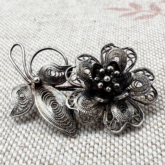 Vintage silver filigree floral brooch