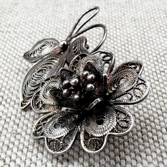 Vintage silver filigree floral brooch