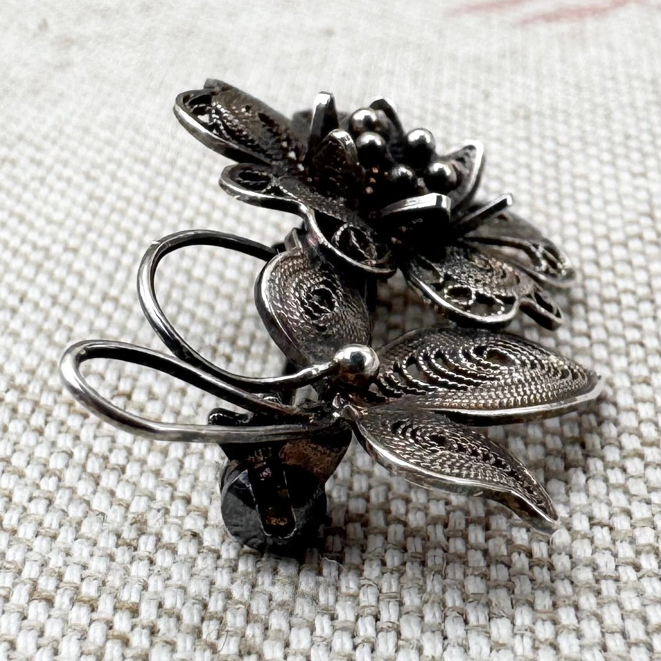 Vintage silver filigree floral brooch