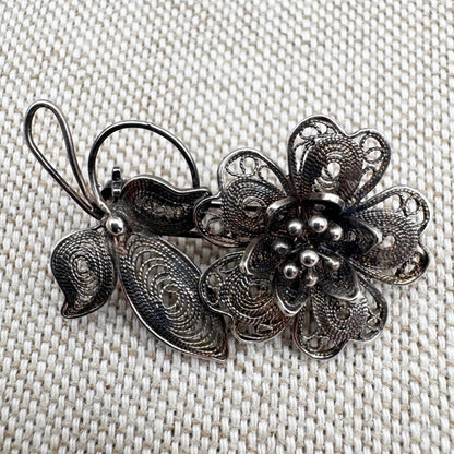 Vintage silver filigree floral brooch
