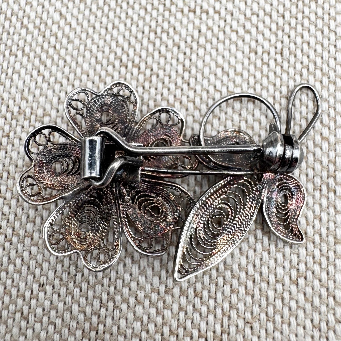 Vintage silver filigree floral brooch