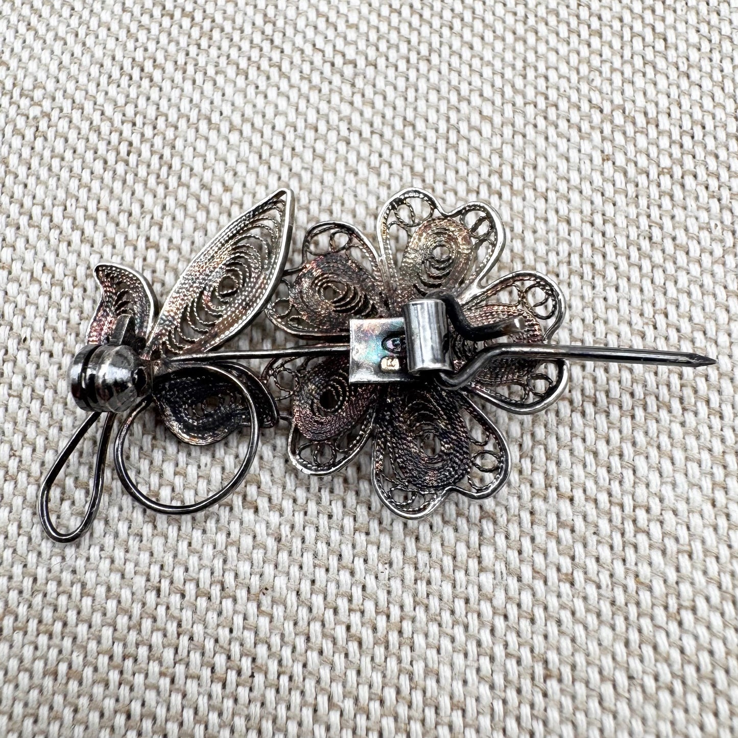 Vintage silver filigree floral brooch