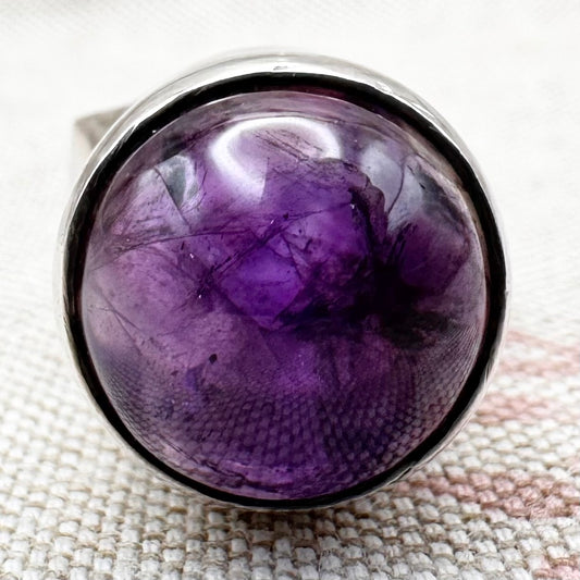 Silver and amethyst statement ring, hallmarked London 1971, size N.5 (US 7)