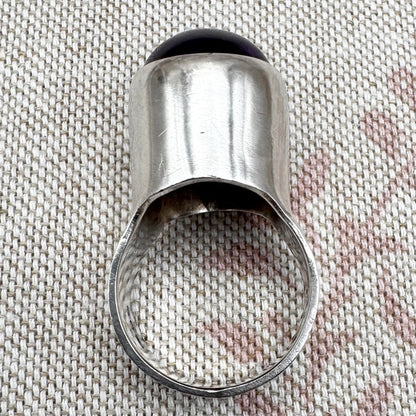 Silver and amethyst statement ring, hallmarked London 1971, size N.5 (US 7)