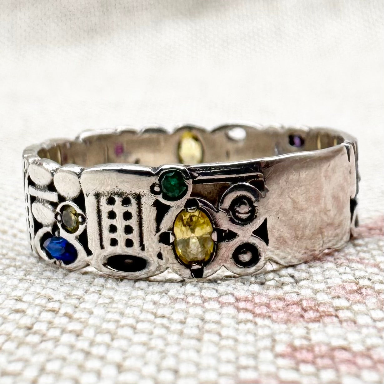 Vintage handmade silver band ring with abstract design, size P (US 7.5)