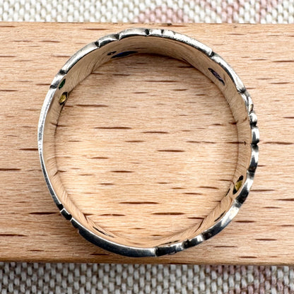 Vintage handmade silver band ring with abstract design, size P (US 7.5)