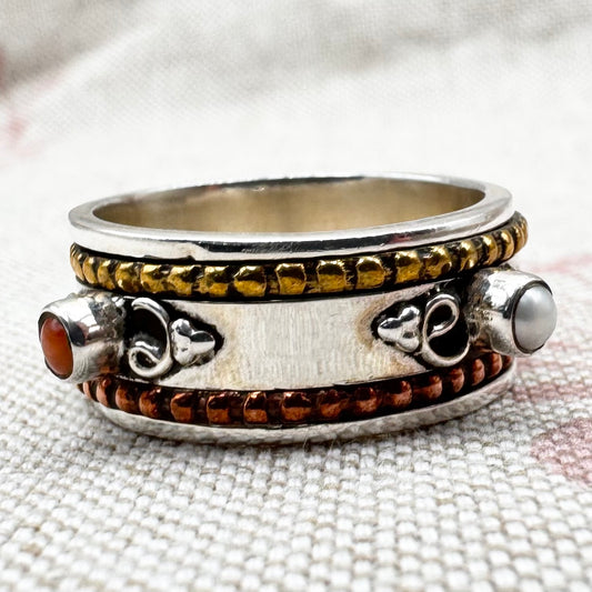 Spinner ring with pearl and coral, size S (US 9)