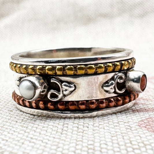 Spinner ring with pearl and coral, size S (US 9)