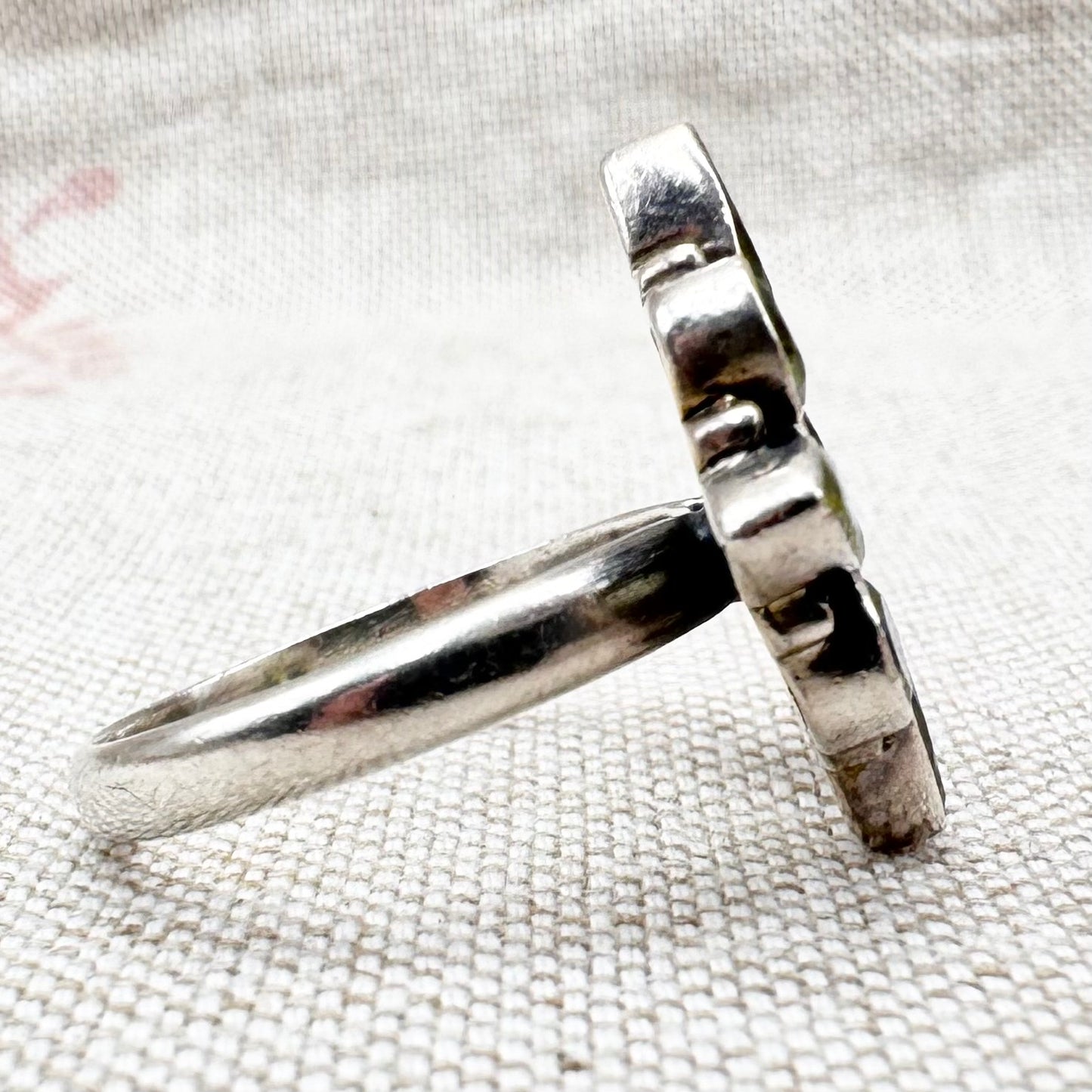 Silver peridot cluster ring, size R.5 (US 9)