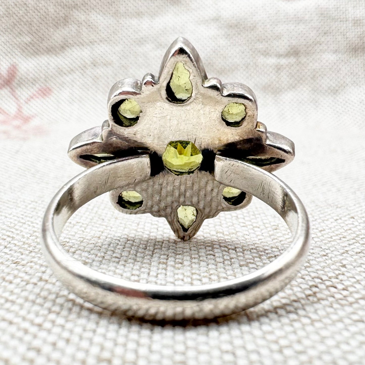 Silver peridot cluster ring, size R.5 (US 9)