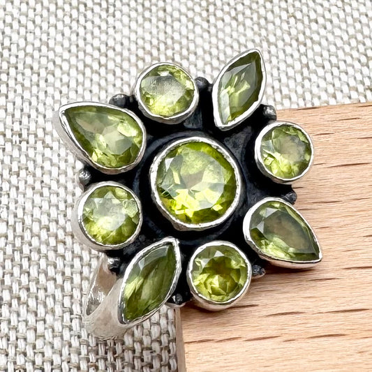 Silver peridot cluster ring, size R.5 (US 9)