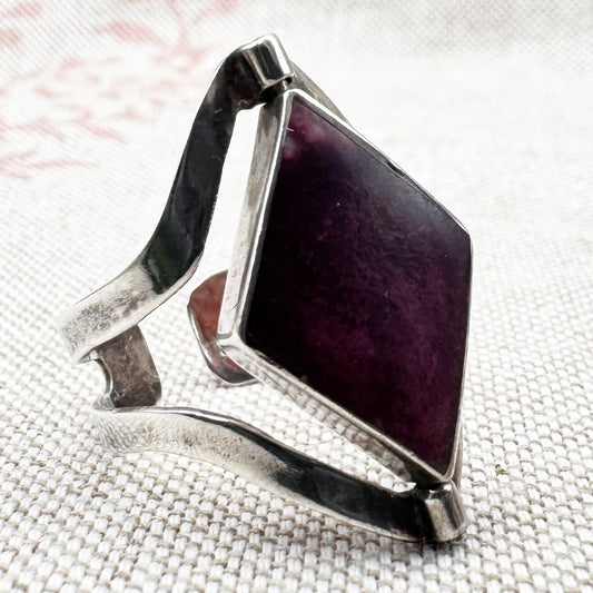 Silver spinner ring with coloured stone panels, adjustable size