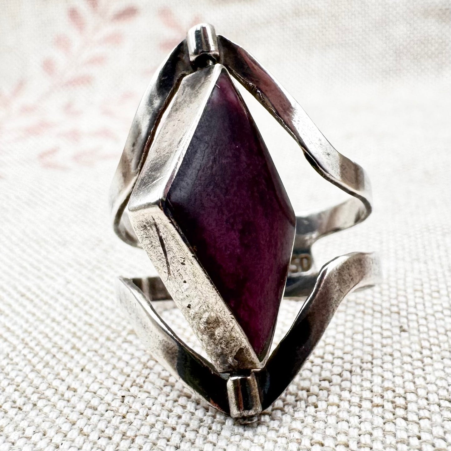 Silver spinner ring with coloured stone panels, adjustable size