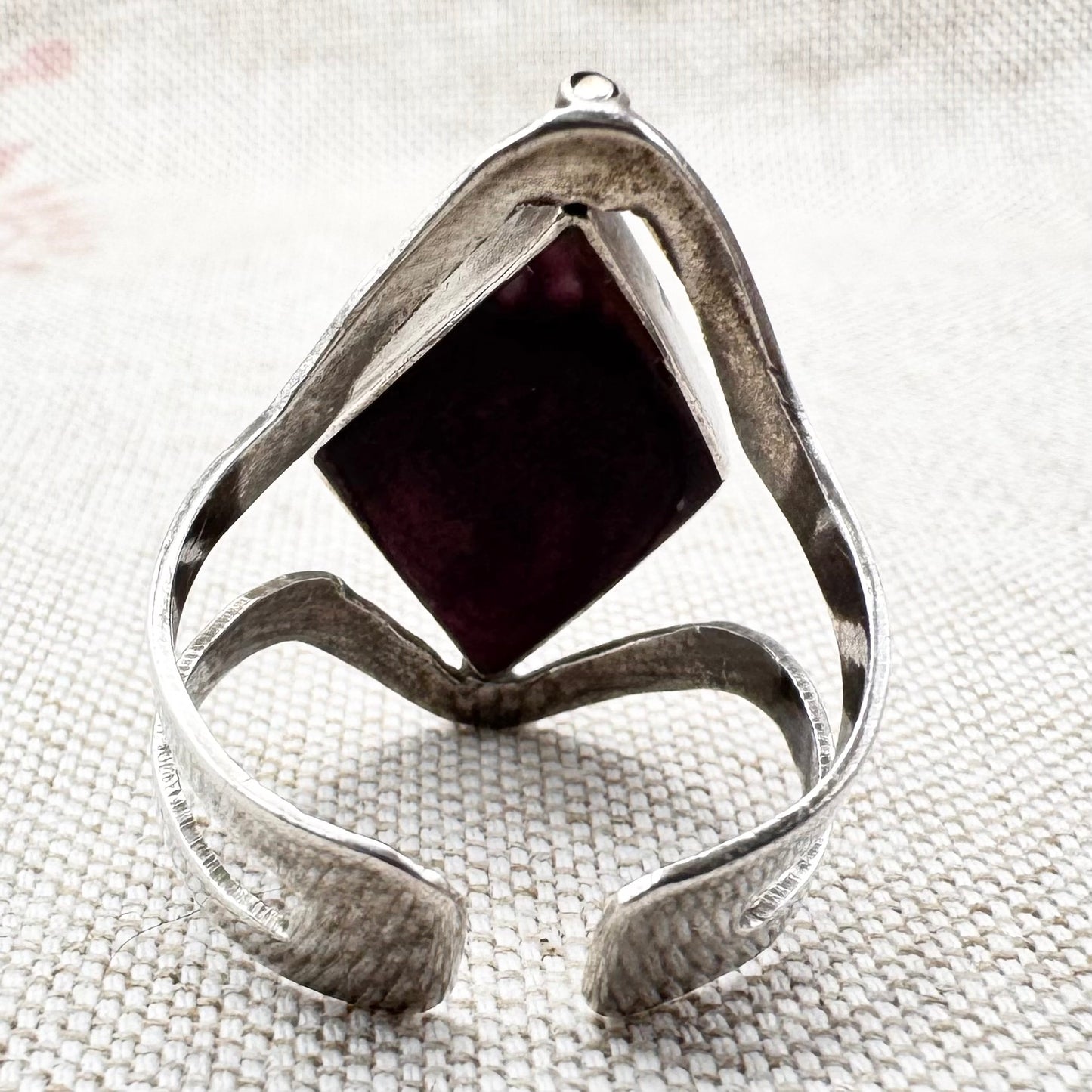 Silver spinner ring with coloured stone panels, adjustable size