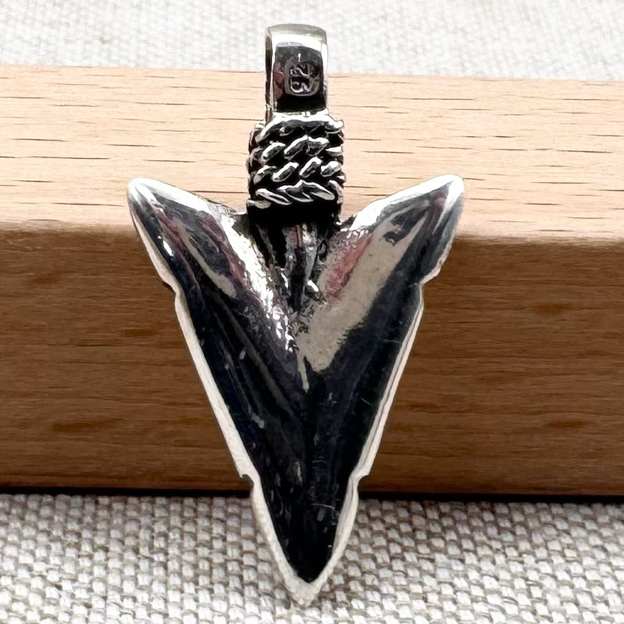 Silver arrowhead pendant