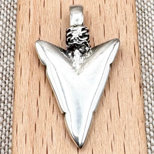 Silver arrowhead pendant