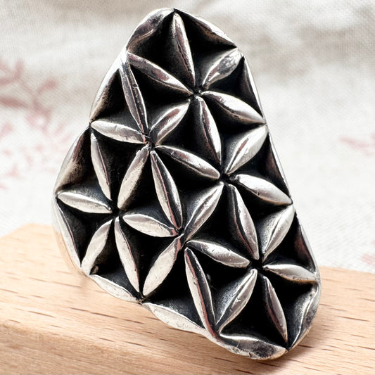 'Flower of Life' ring by Elfin, size T.5 (US 10), hallmarked London 2015