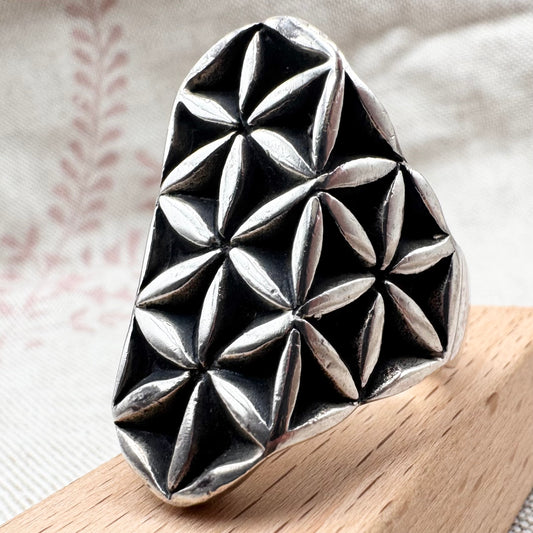 'Flower of Life' ring by Elfin, size T.5 (US 10), hallmarked London 2015