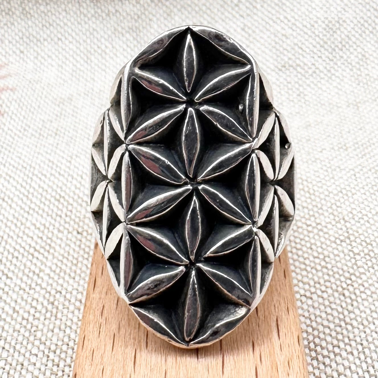 'Flower of Life' ring by Elfin, size T.5 (US 10), hallmarked London 2015