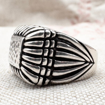 Vintage flower statement ring with hammered centre panel, size L (US 5.5)