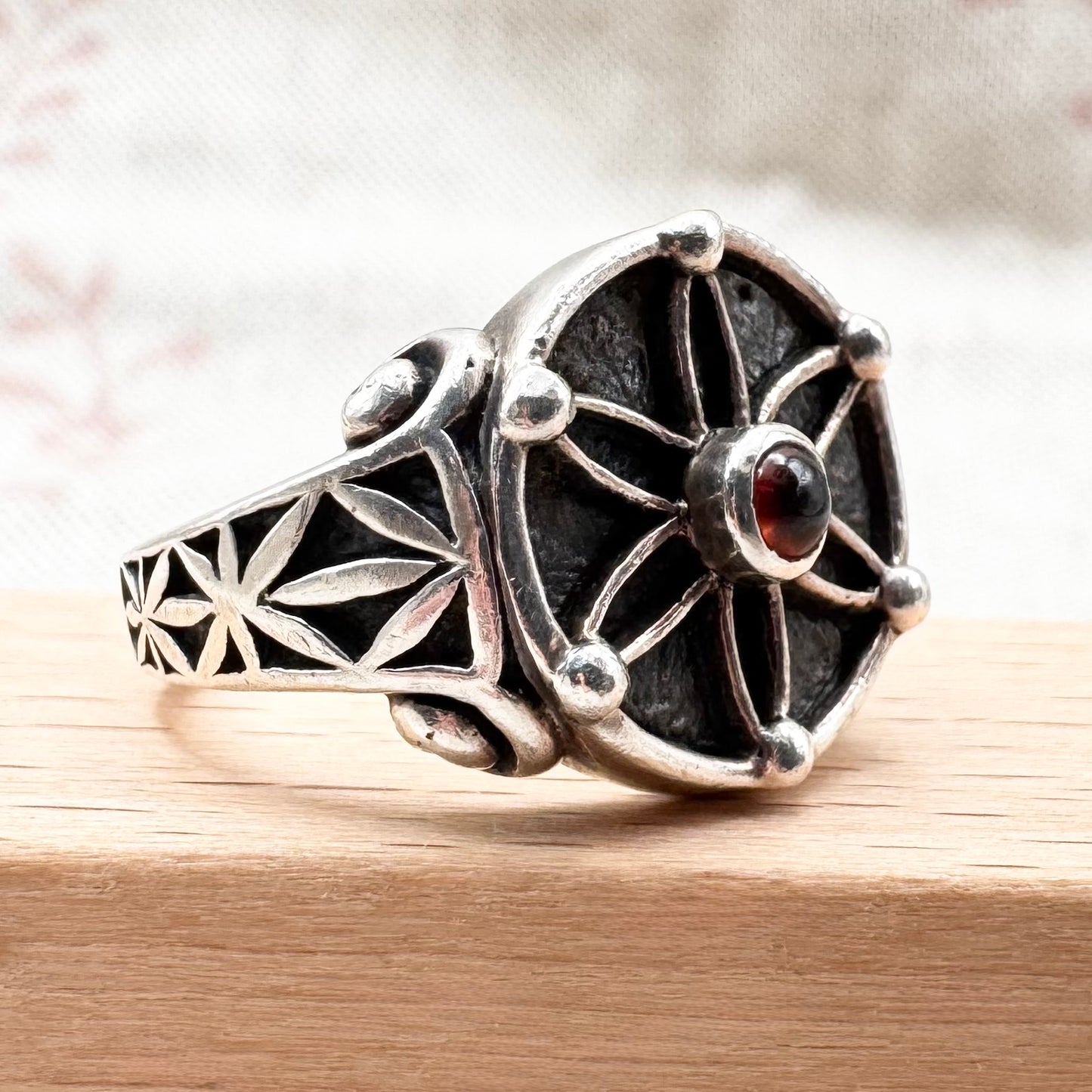 Etah Love garnet flower ring, size L (US 5.5)