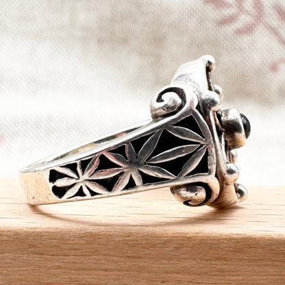 Etah Love garnet flower ring, size L (US 5.5)