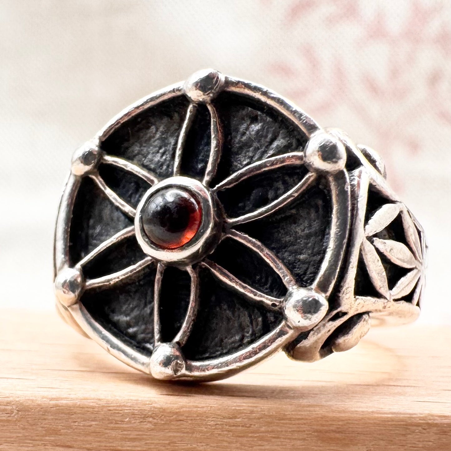 Etah Love garnet flower ring, size L (US 5.5)