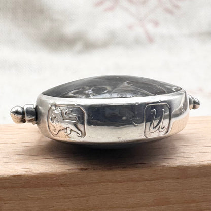 David Scott Walker Spinner Agate Pendant, hallmarked Sheffield 1994