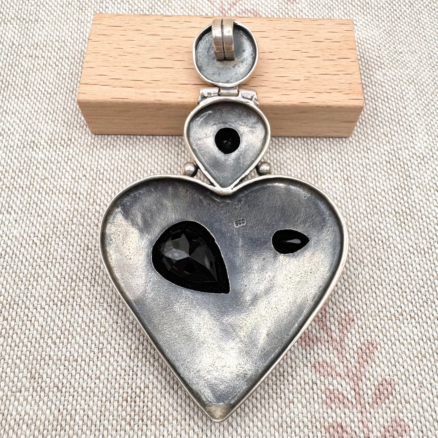 Vintage textured heart pendant with black onyx, articulated design