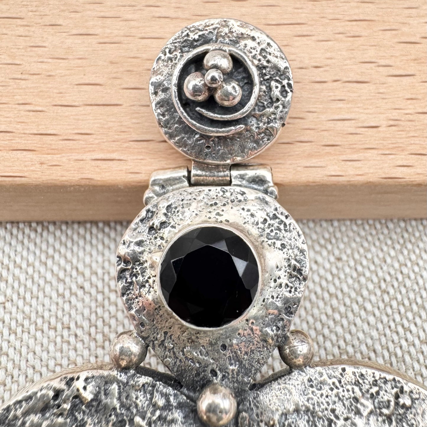 Vintage textured heart pendant with black onyx, articulated design