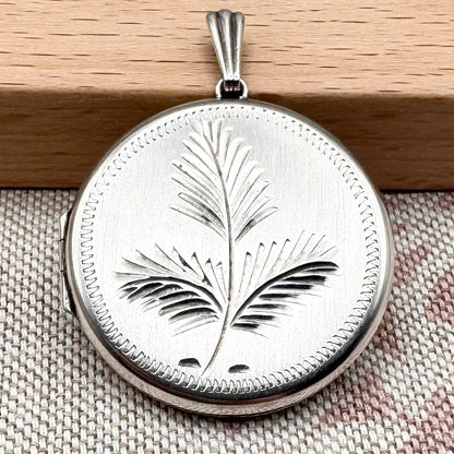 Vintage silver fern locket, hallmarked Birmingham 1977