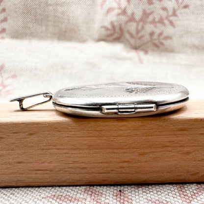 Vintage silver fern locket, hallmarked Birmingham 1977