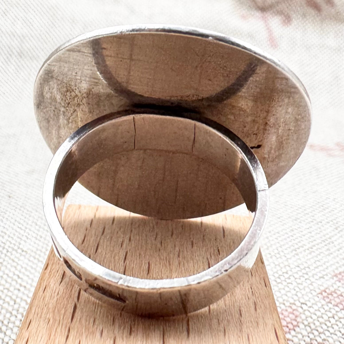 Silver botanical etched disc statement ring, size N (US 6.5)