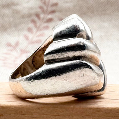 Vintage interlocking statement ring, size J (US 4.5)