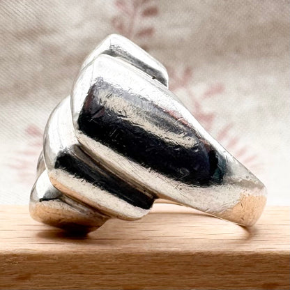 Vintage interlocking statement ring, size J (US 4.5)