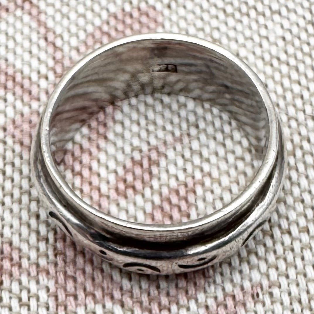 Silver band ring with raised crescent moon design, size M/6