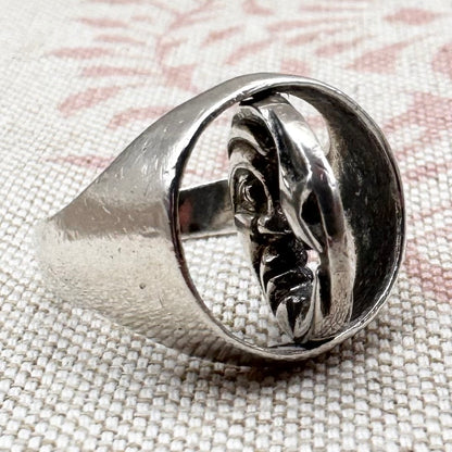 Silver spinning moon and star ring, Size P.5/8