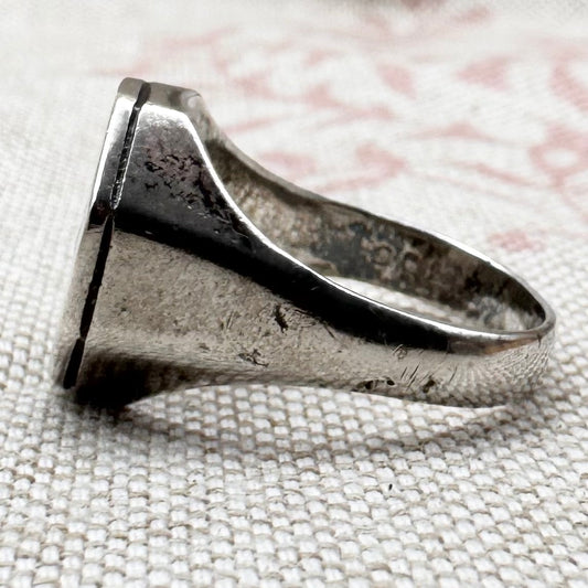 Vintage silver octagonal bull signet ring, hallmarked London 1973, size K (US 5)