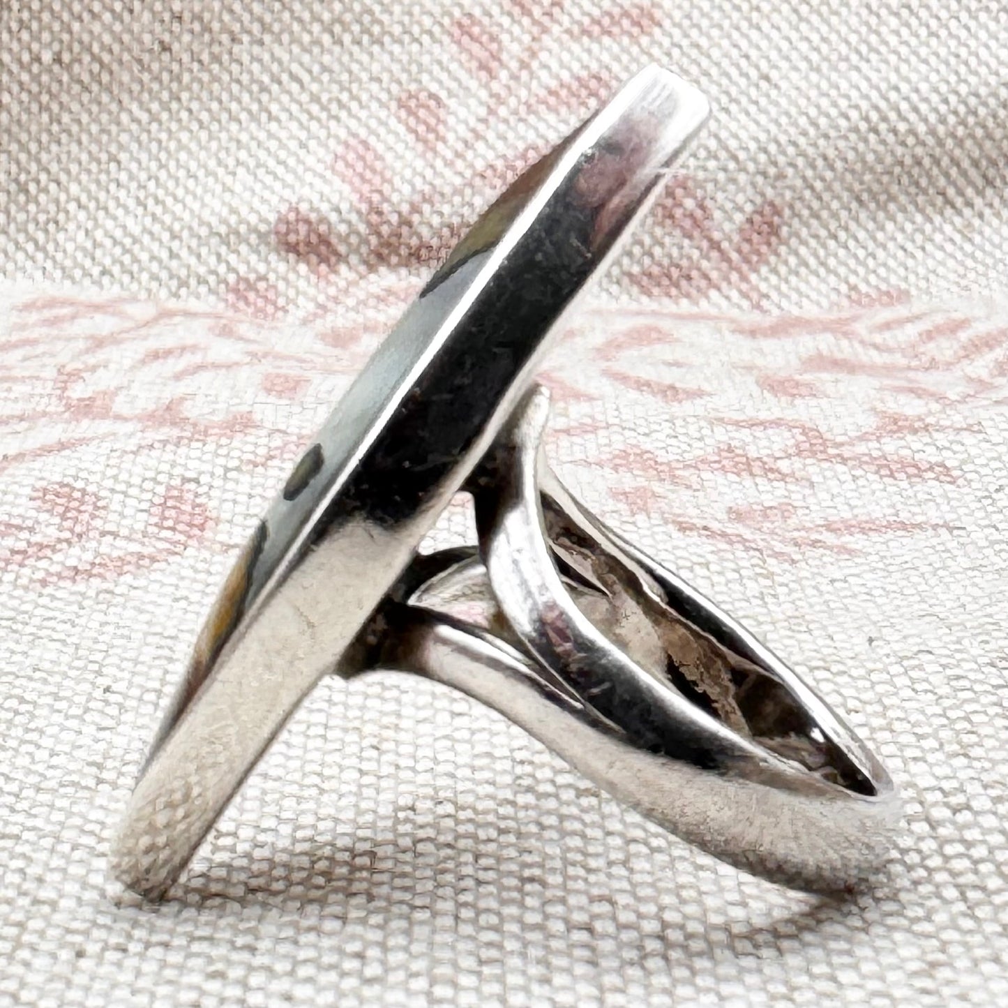 Silver mother of pearl ring, size L (US 5.5)