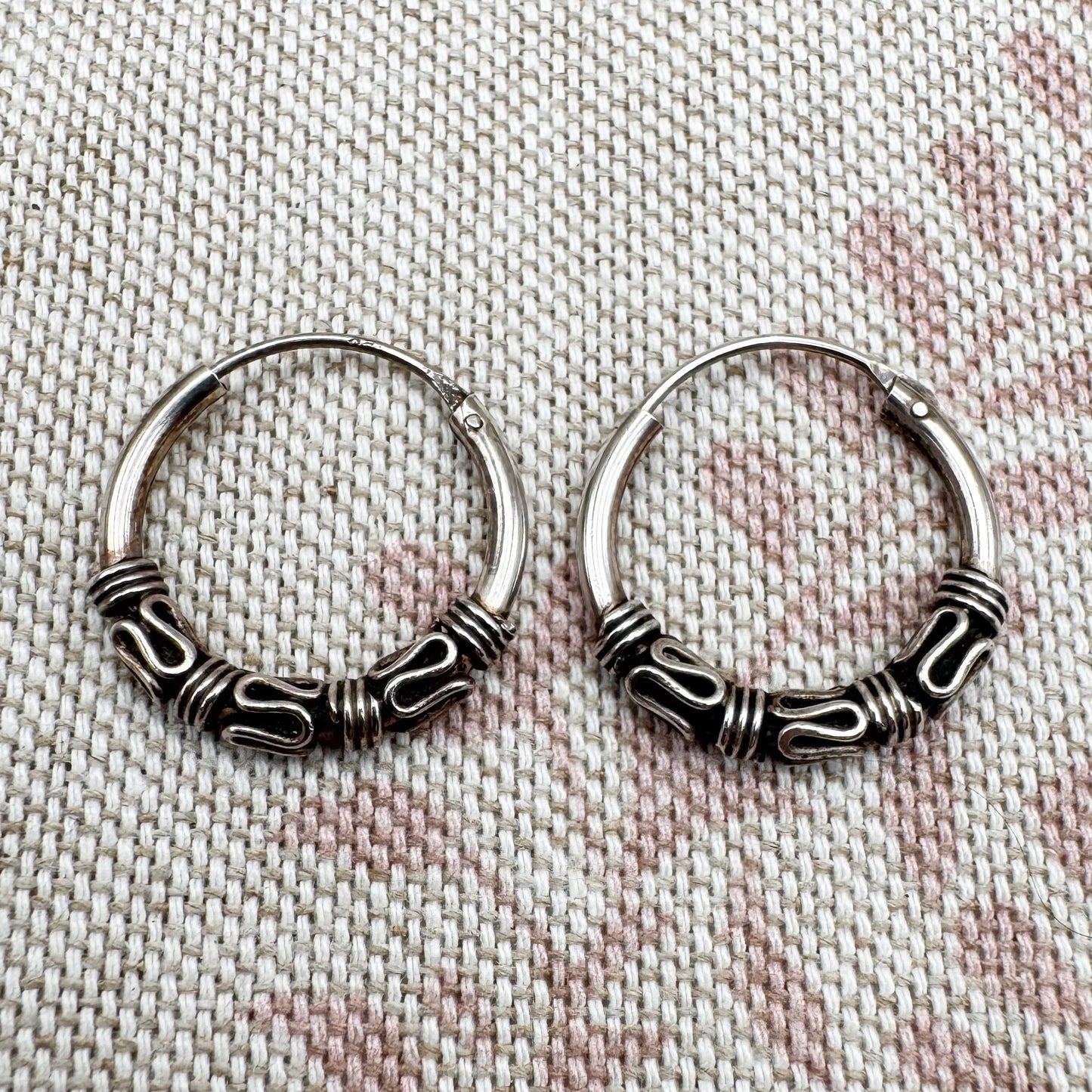 Balinese-style silver jewellery set – necklace, hoop earrings & ring