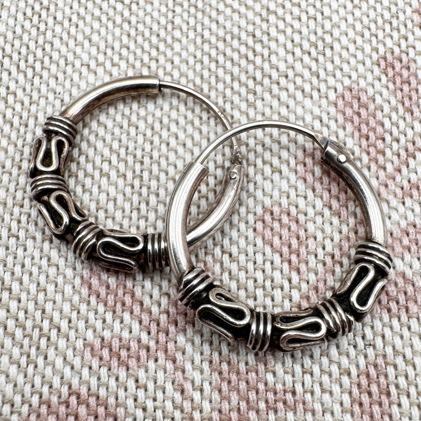 Balinese-style silver jewellery set – necklace, hoop earrings & ring