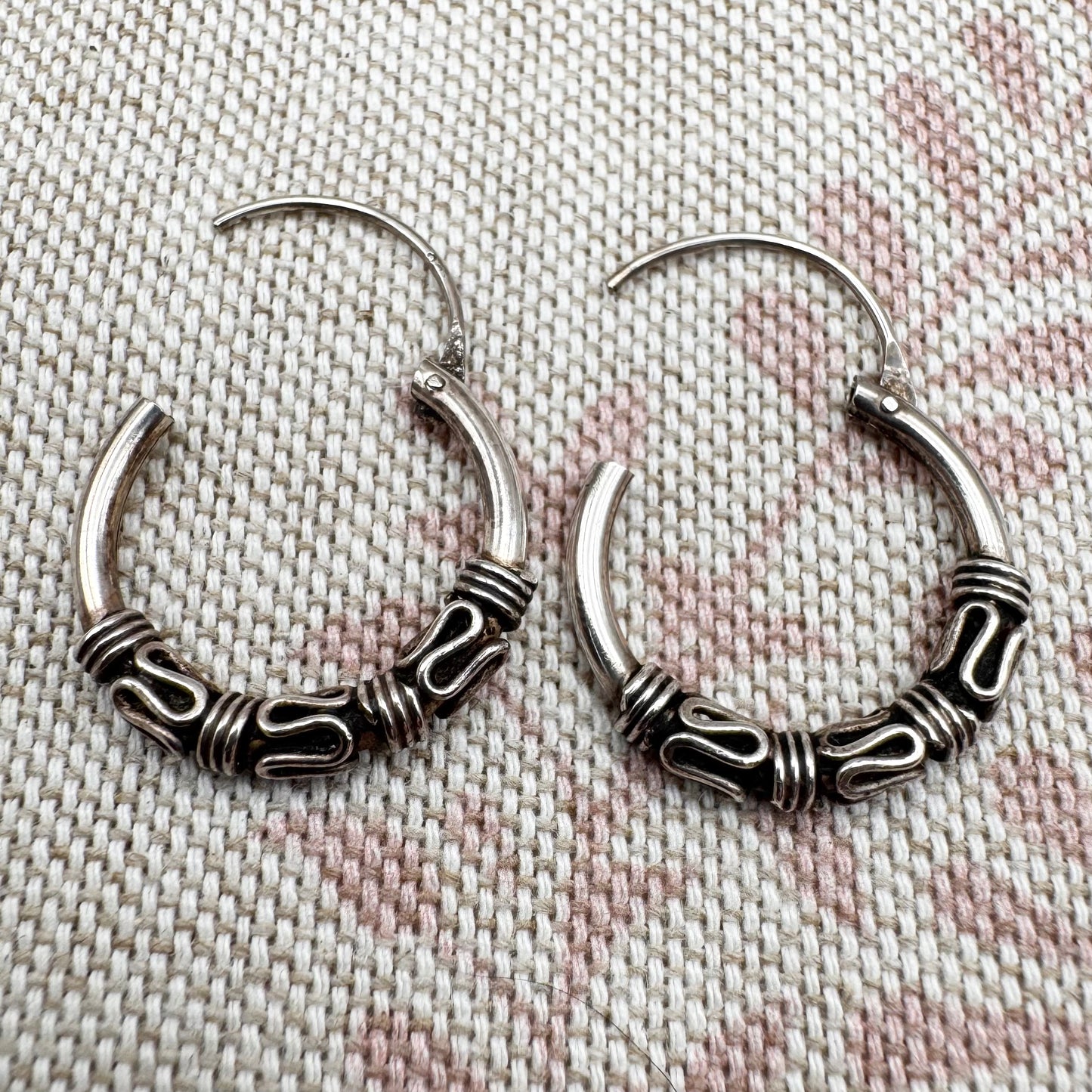 Balinese-style silver jewellery set – necklace, hoop earrings & ring