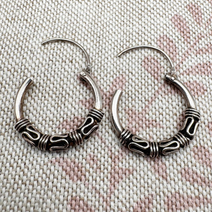 Balinese-style silver jewellery set – necklace, hoop earrings & ring