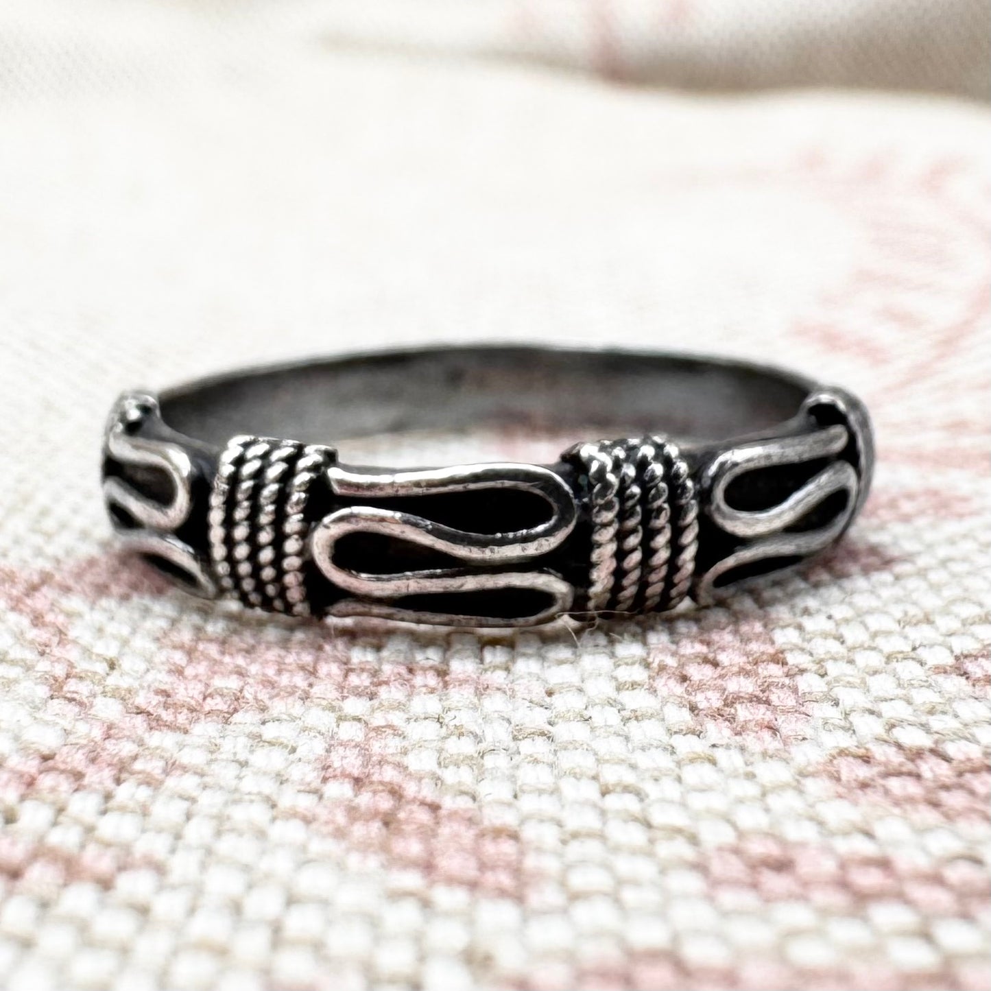 Balinese-style silver jewellery set – necklace, hoop earrings & ring