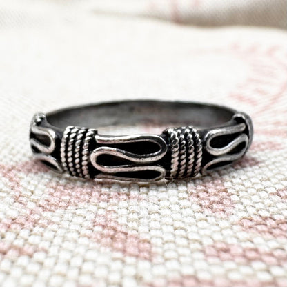 Balinese-style silver jewellery set – necklace, hoop earrings & ring