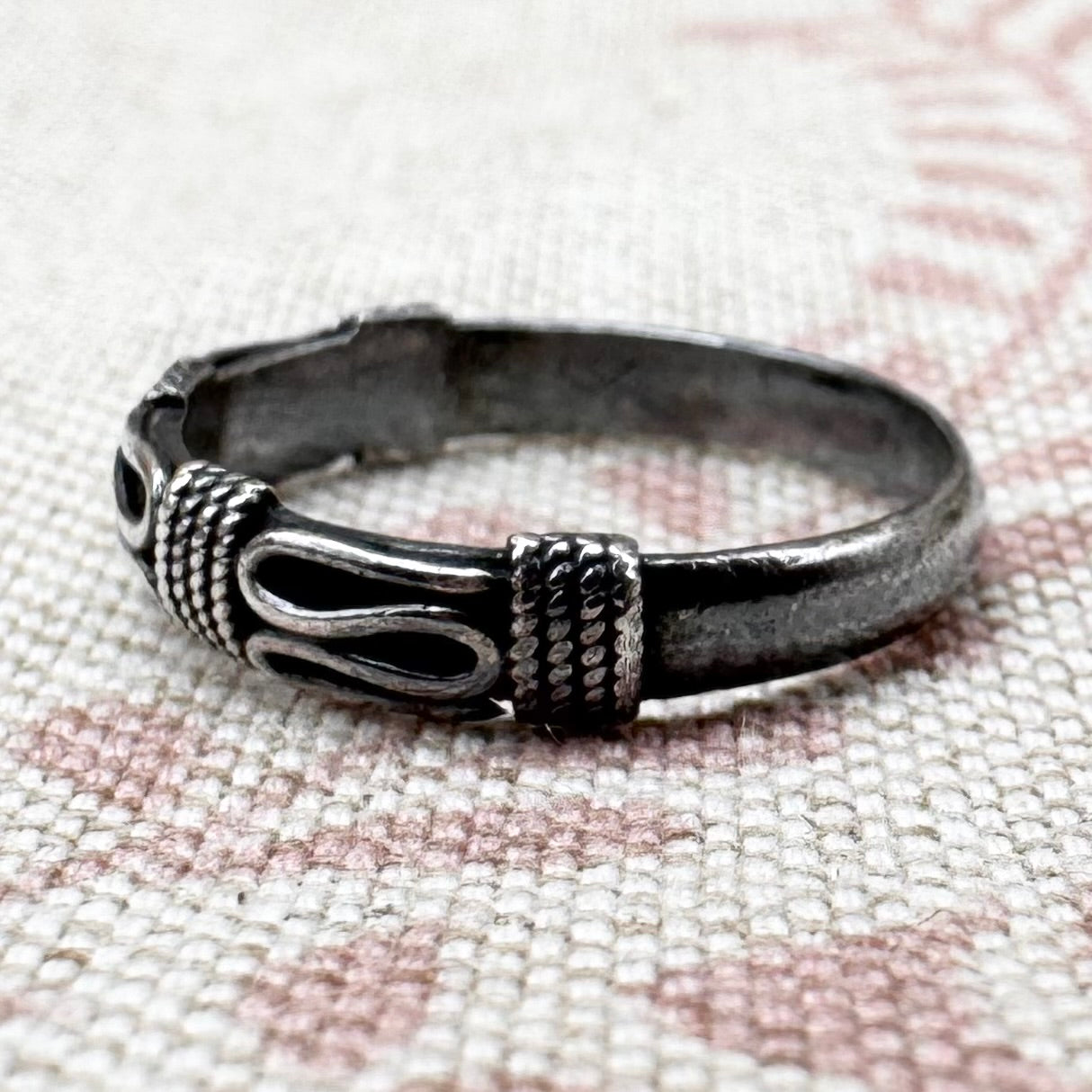 Balinese-style silver jewellery set – necklace, hoop earrings & ring