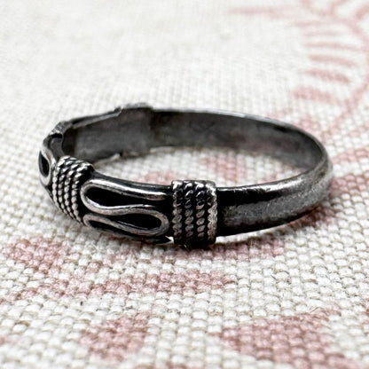 Balinese-style silver jewellery set – necklace, hoop earrings & ring