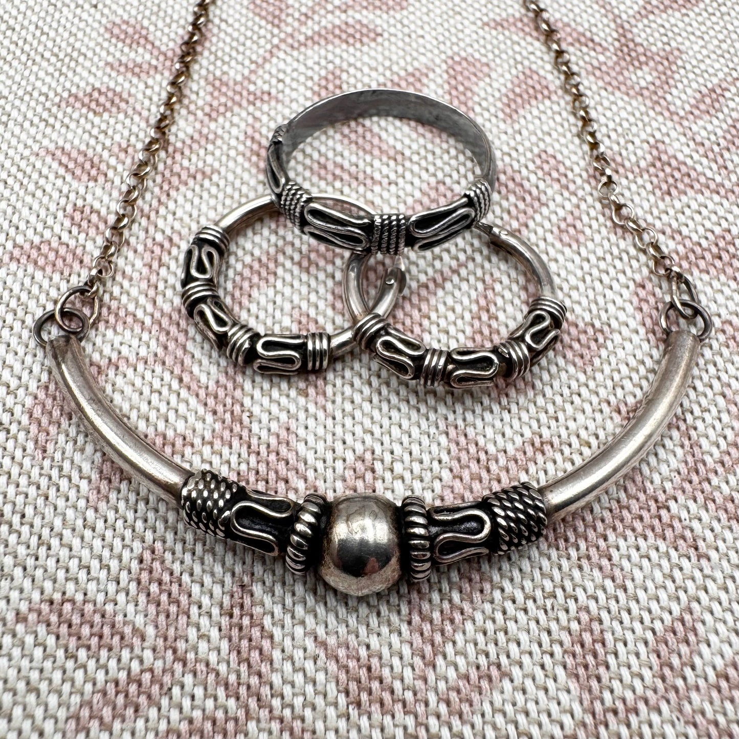 Balinese-style silver jewellery set – necklace, hoop earrings & ring